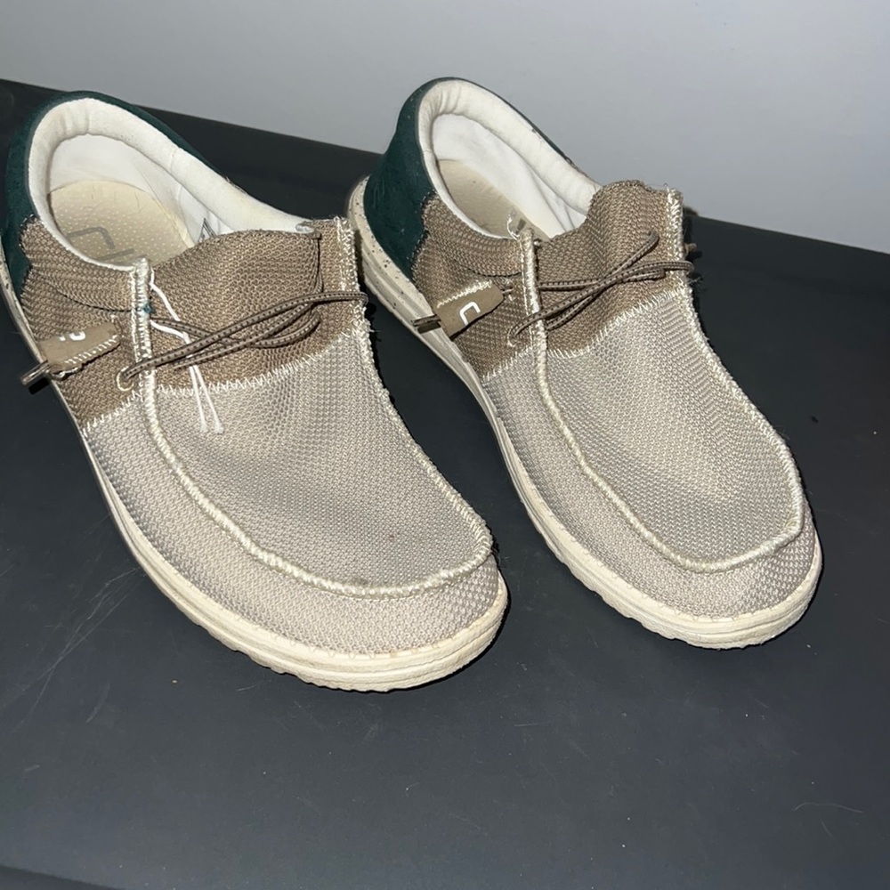 Mens Hey Dudes shoes size 8